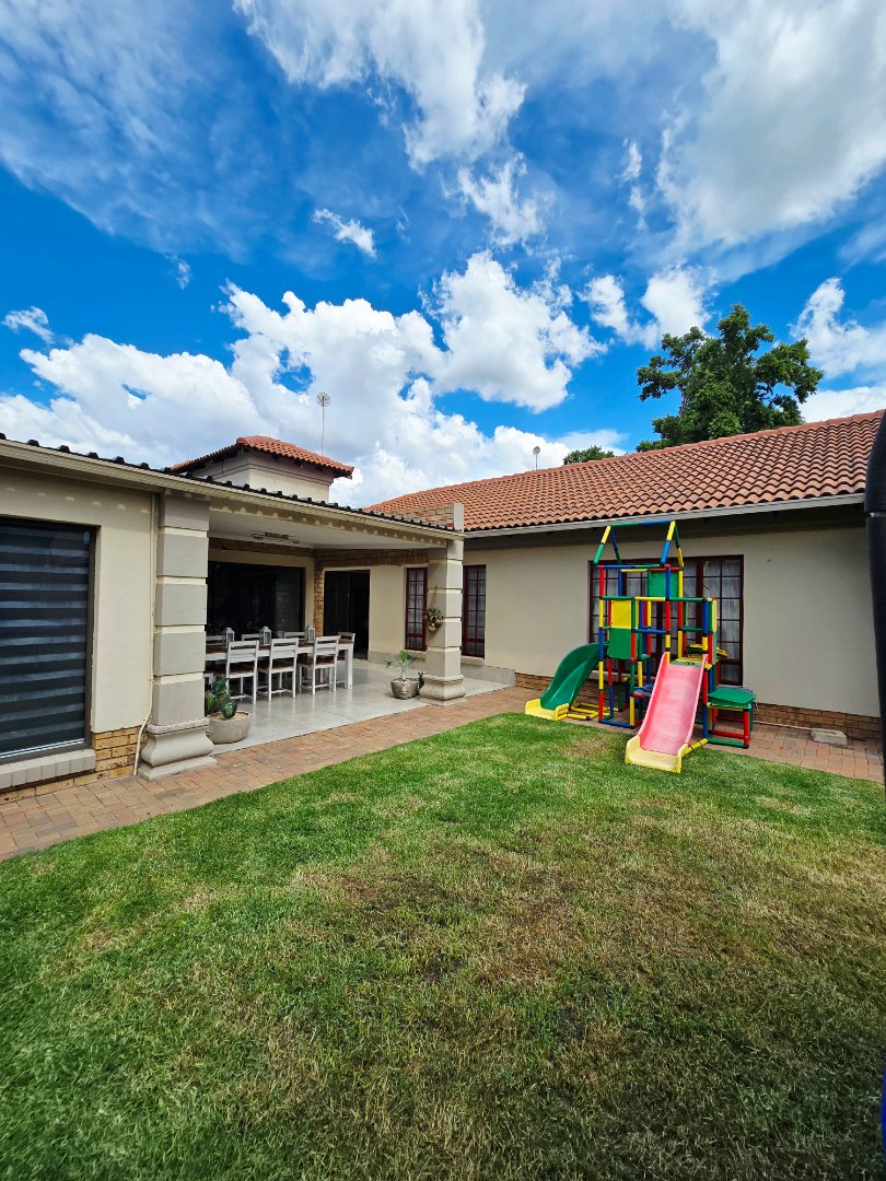 3 Bedroom Property for Sale in Flamwood North West